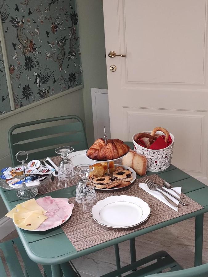 B&B Villa Preziosa Lago Maggiore Lesa Eksteriør bilde