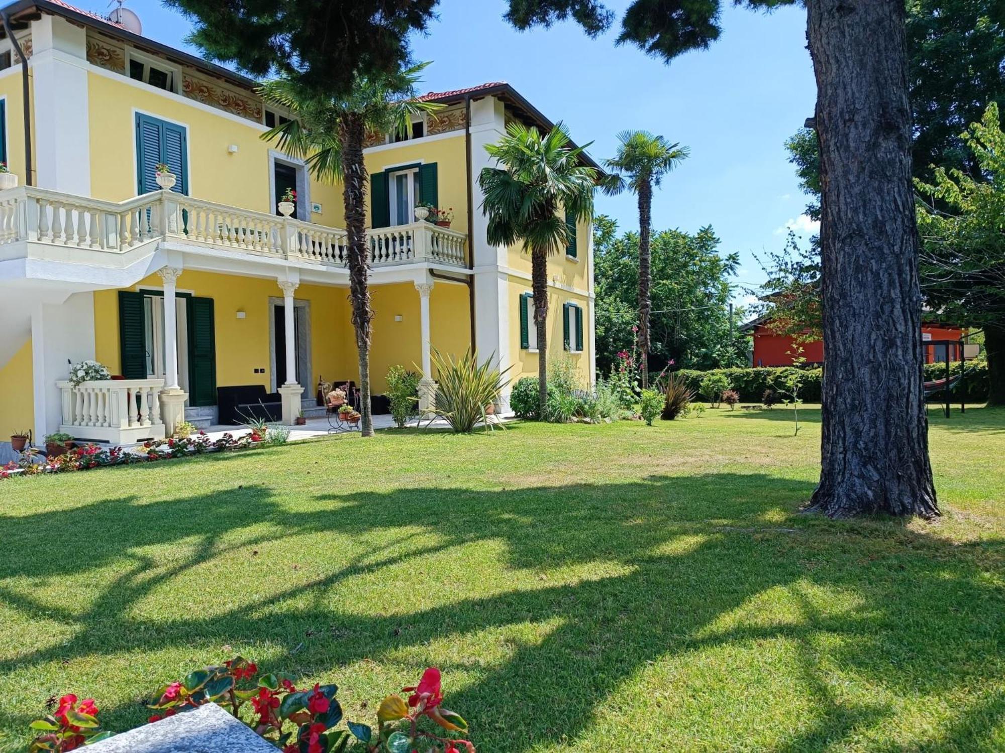 B&B Villa Preziosa Lago Maggiore Lesa Eksteriør bilde