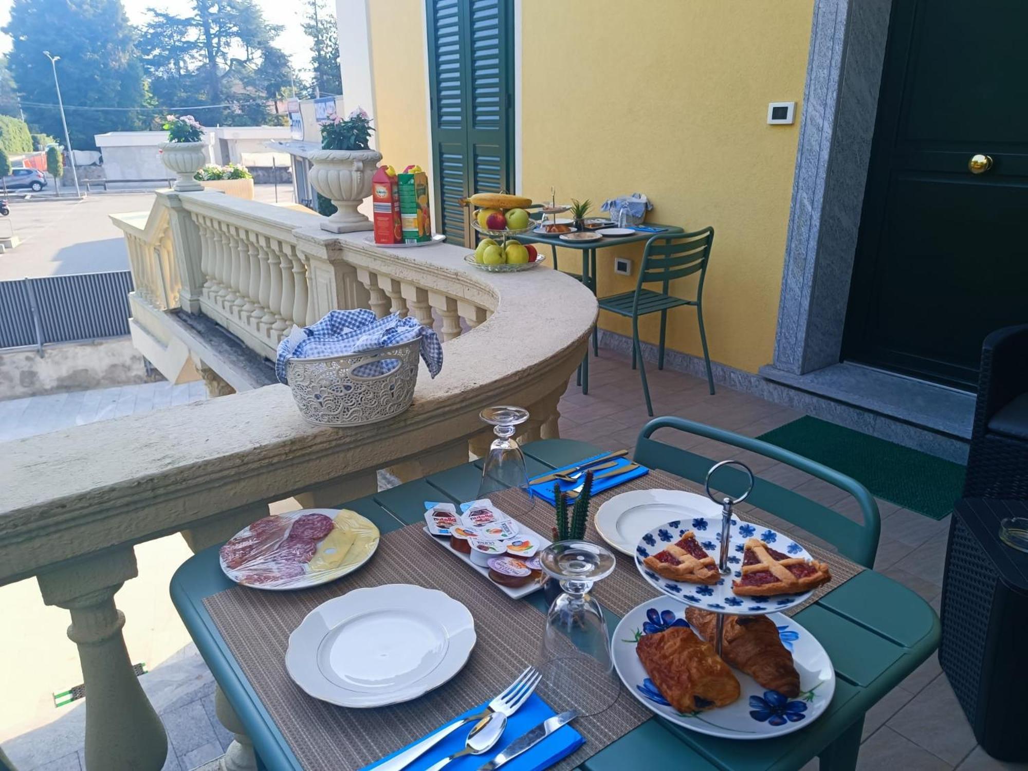 B&B Villa Preziosa Lago Maggiore Lesa Eksteriør bilde