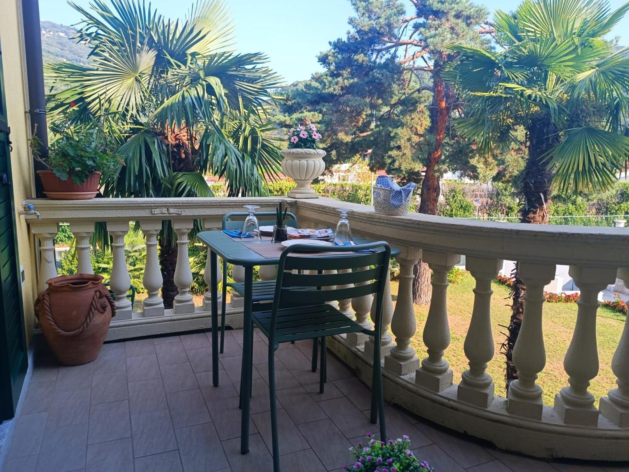 B&B Villa Preziosa Lago Maggiore Lesa Eksteriør bilde